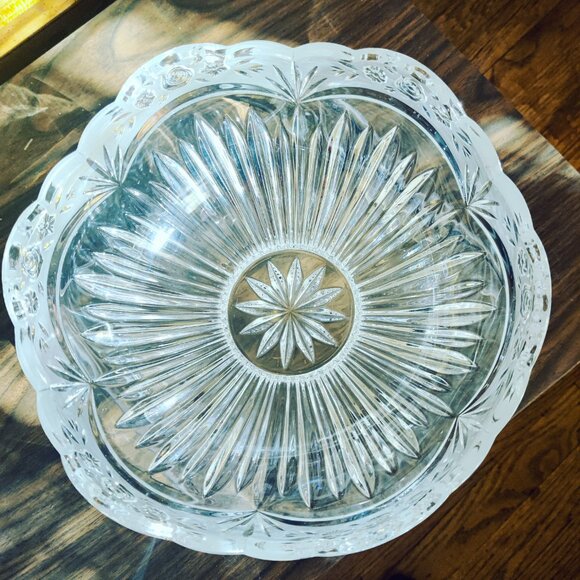 Centerpiece Crystal Bowl 9.5" wide, 5.5" tall, made in Germany by Oneida, 1992 - Picture 2 of 8